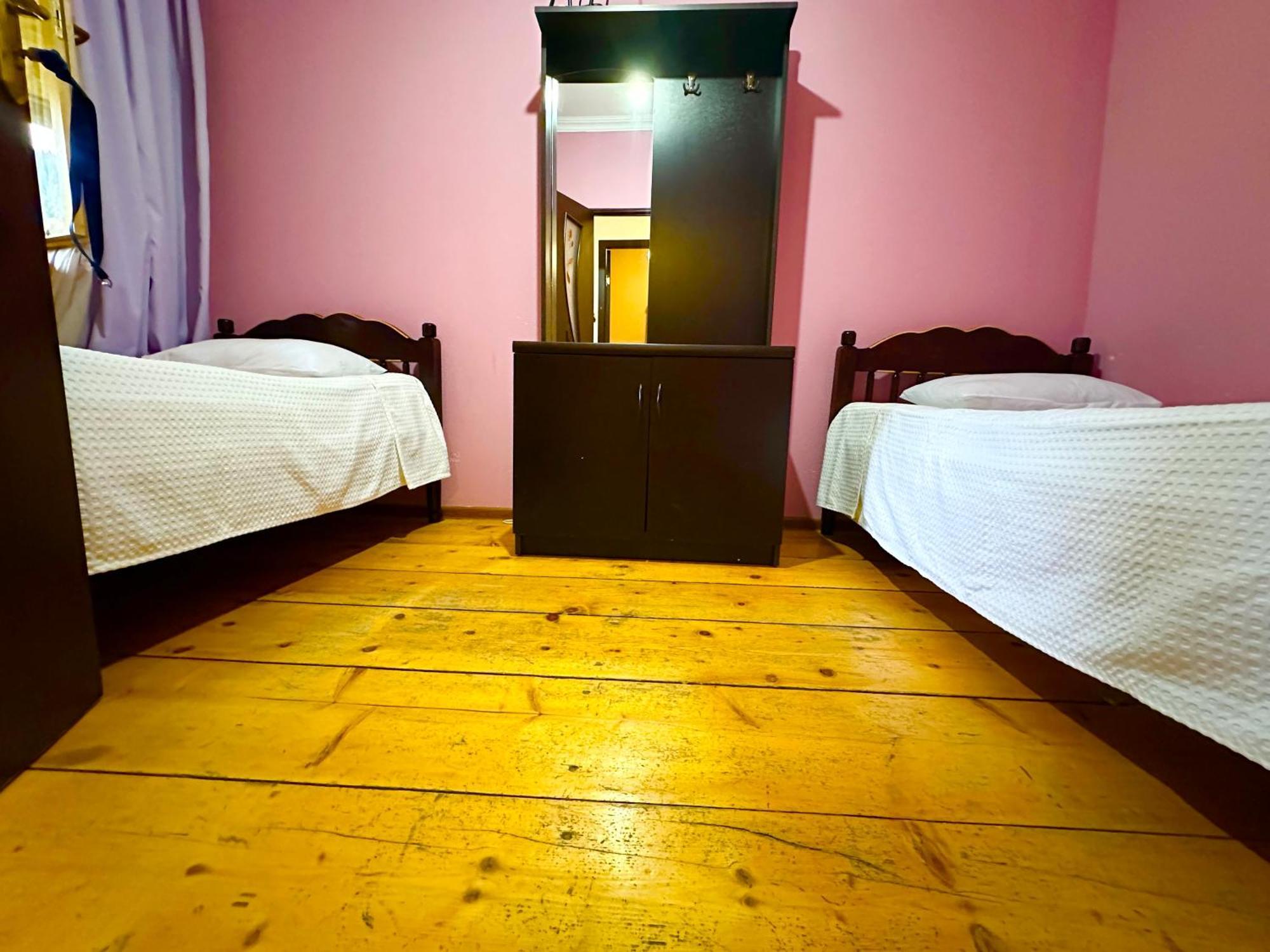 Mziuri Guest House Местия Екстериор снимка