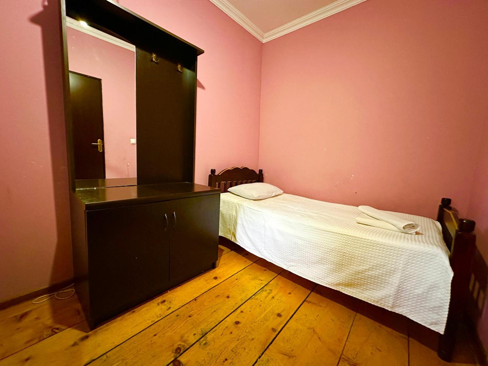 Mziuri Guest House Местия Екстериор снимка