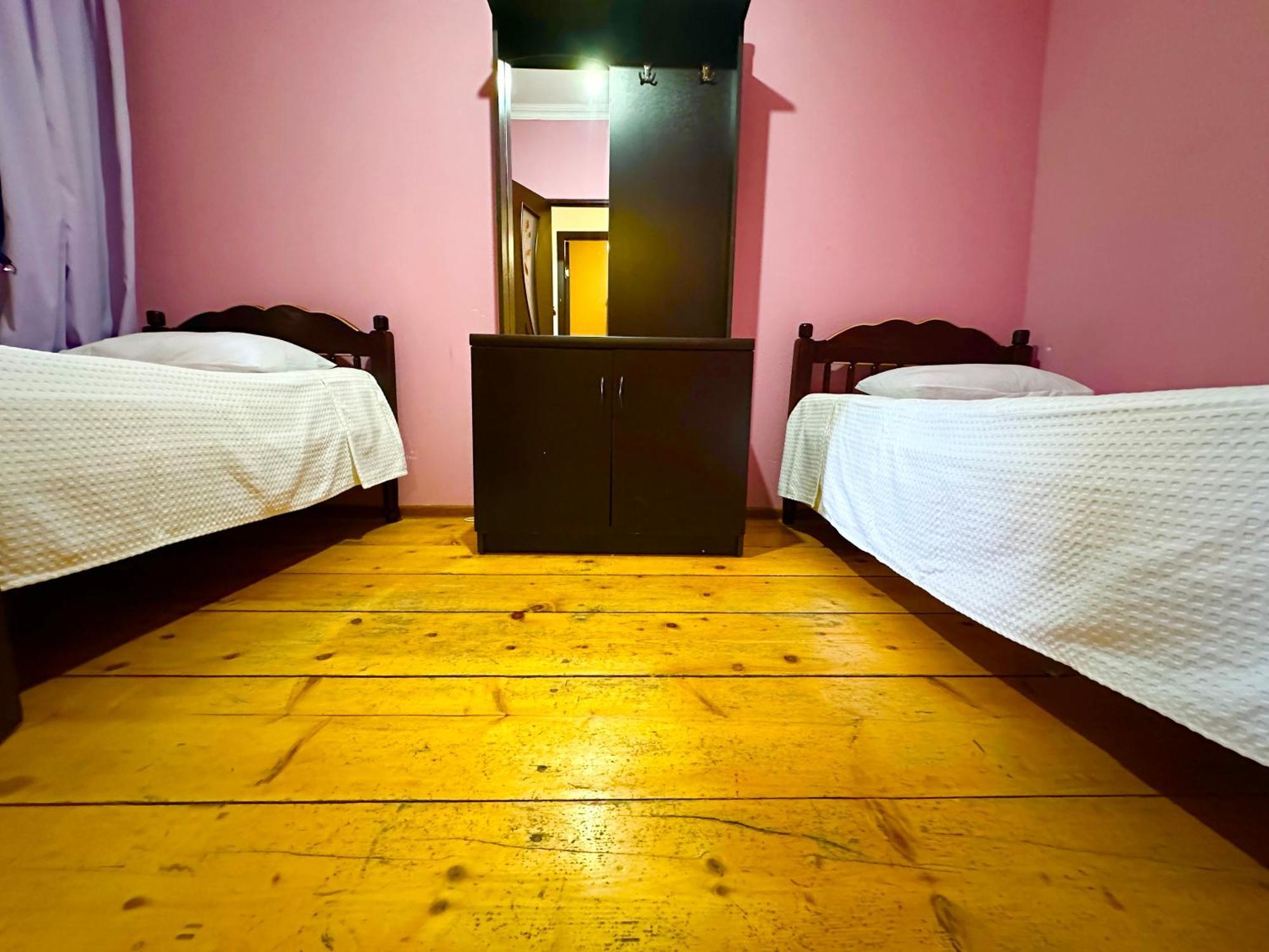 Mziuri Guest House Местия Екстериор снимка