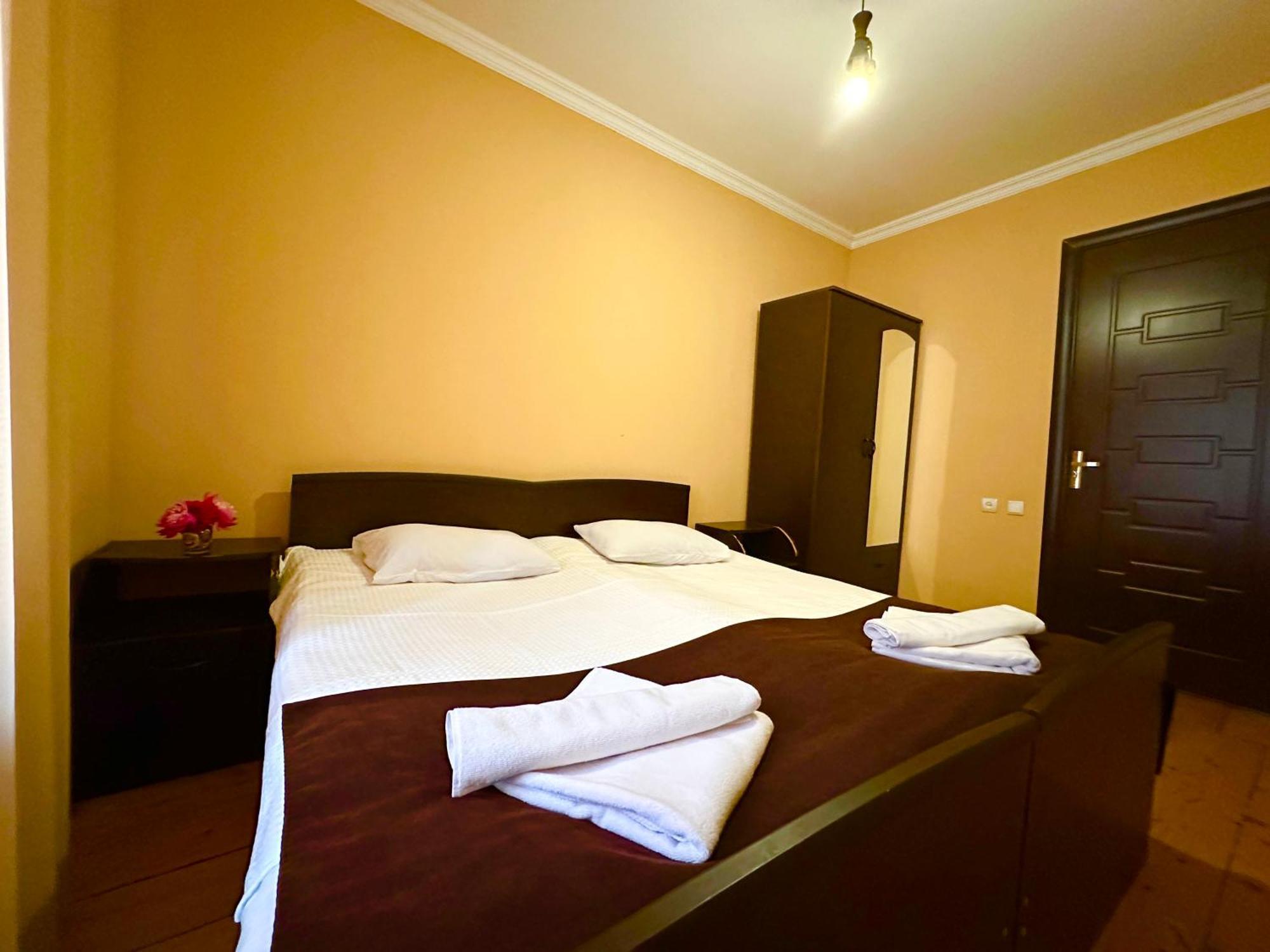 Mziuri Guest House Местия Екстериор снимка