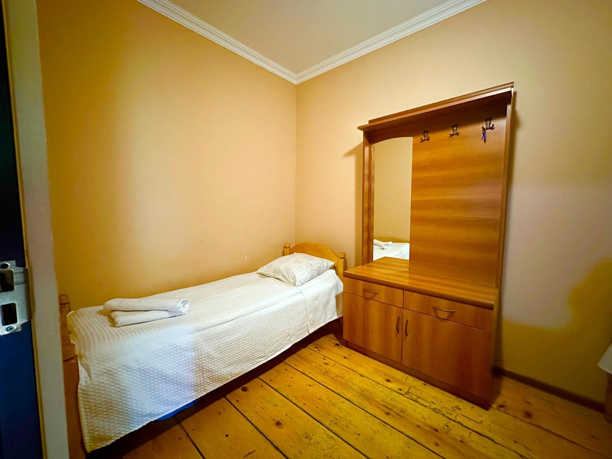 Mziuri Guest House Местия Екстериор снимка