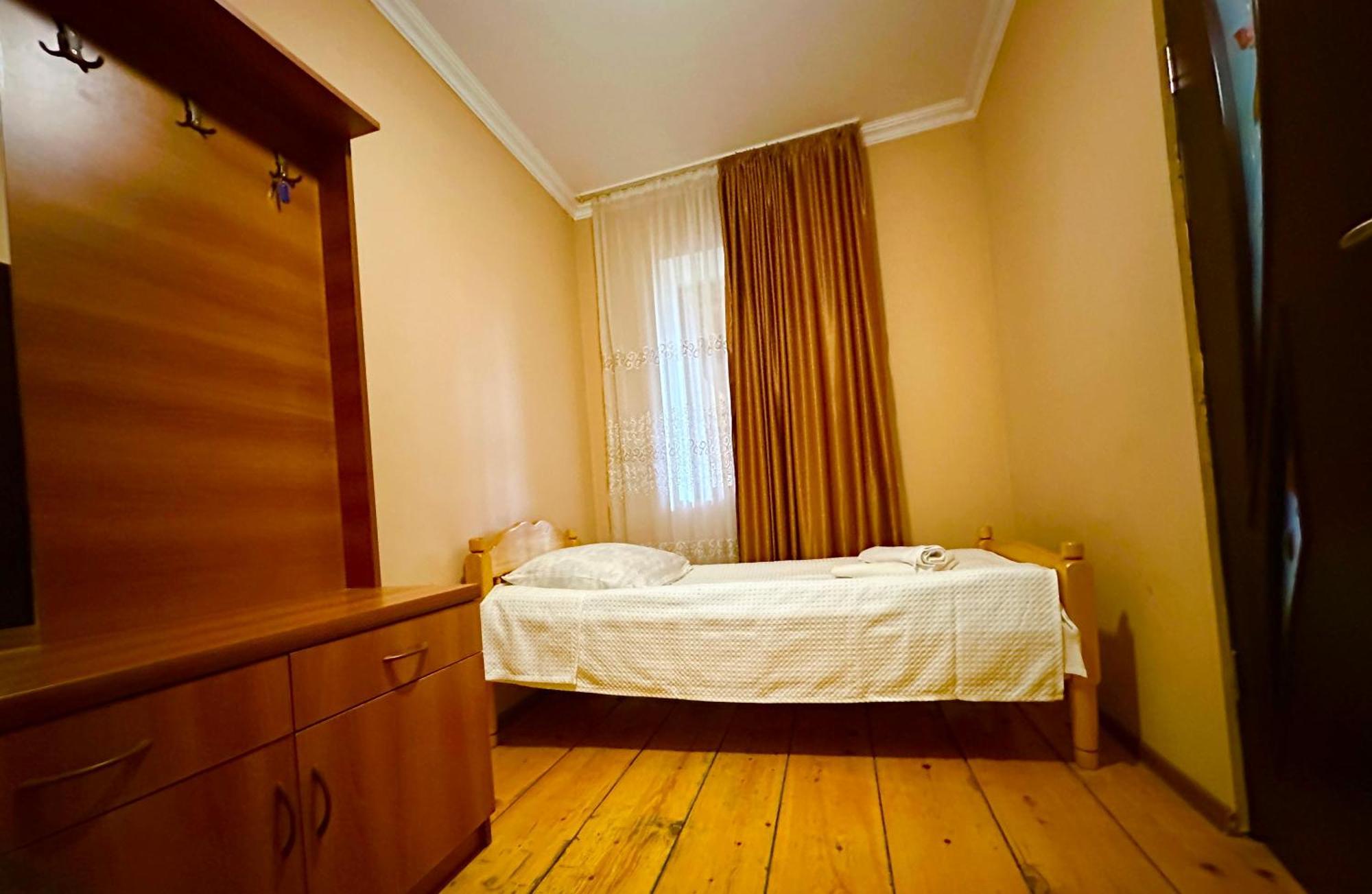 Mziuri Guest House Местия Екстериор снимка