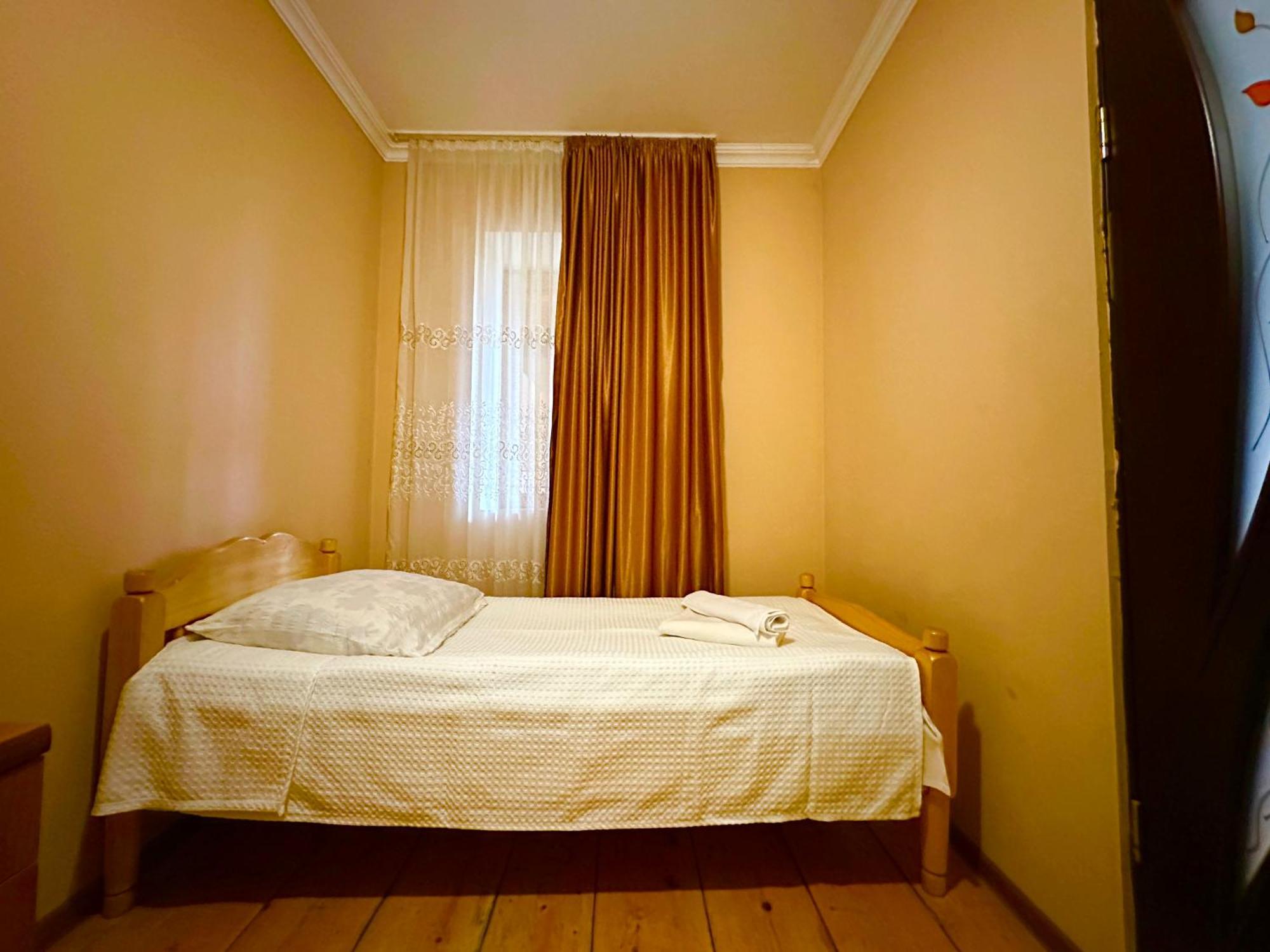 Mziuri Guest House Местия Екстериор снимка