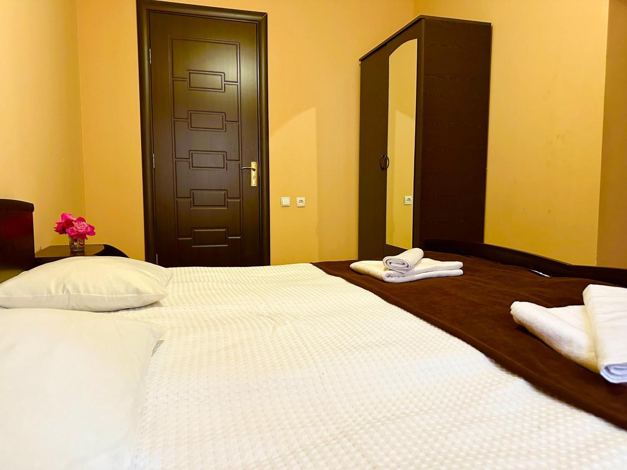 Mziuri Guest House Местия Екстериор снимка