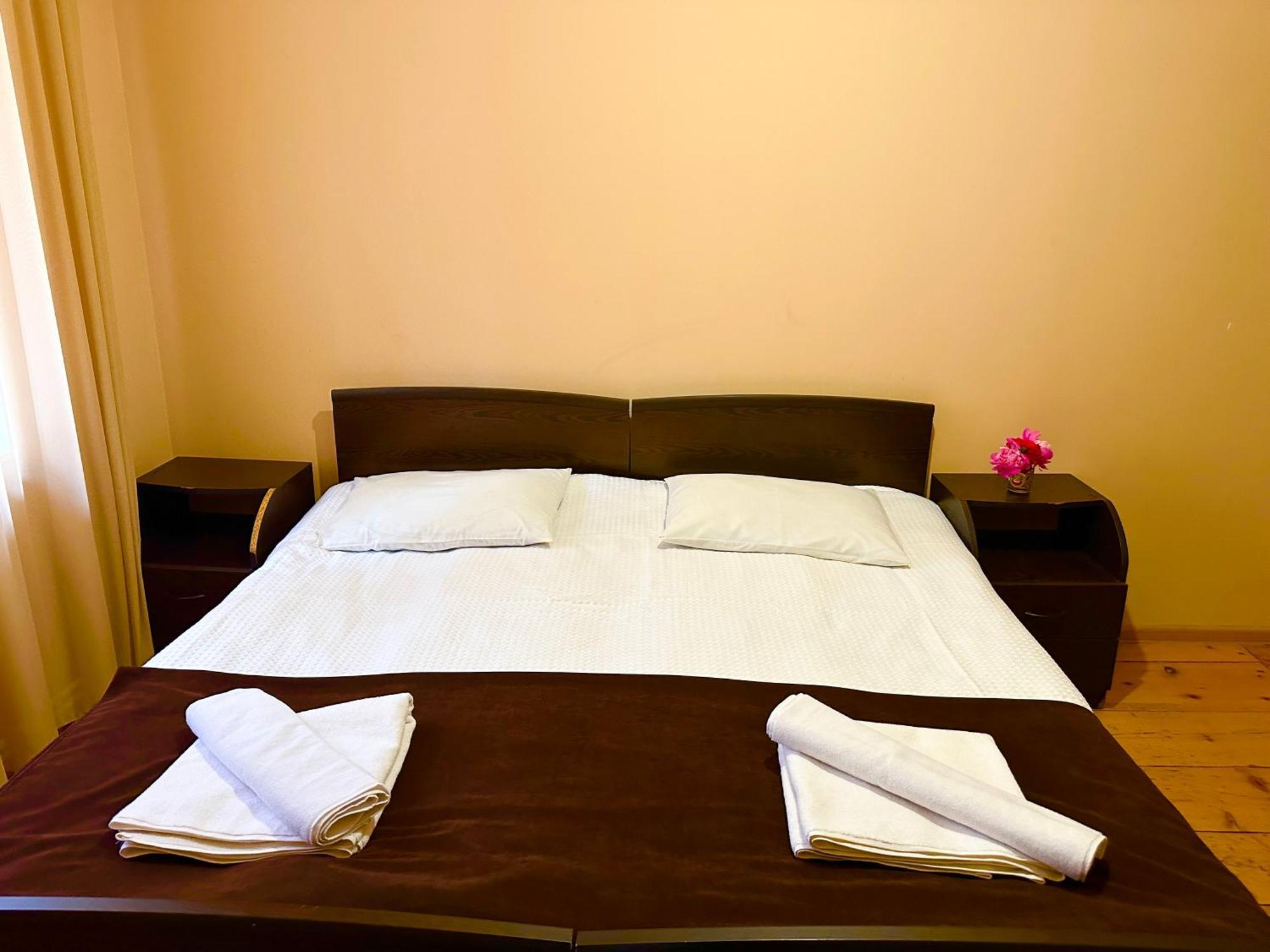 Mziuri Guest House Местия Екстериор снимка