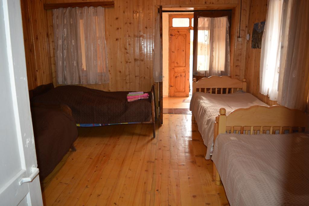 Mziuri Guest House Местия Екстериор снимка
