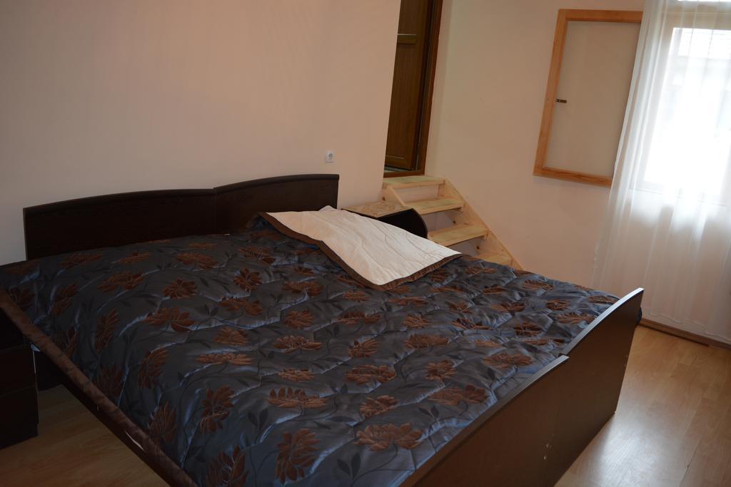 Mziuri Guest House Местия Екстериор снимка